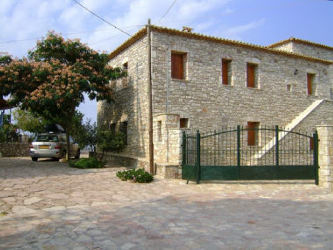 Charming Villa and apartment 5 + bedrooms for 1 to 14 people